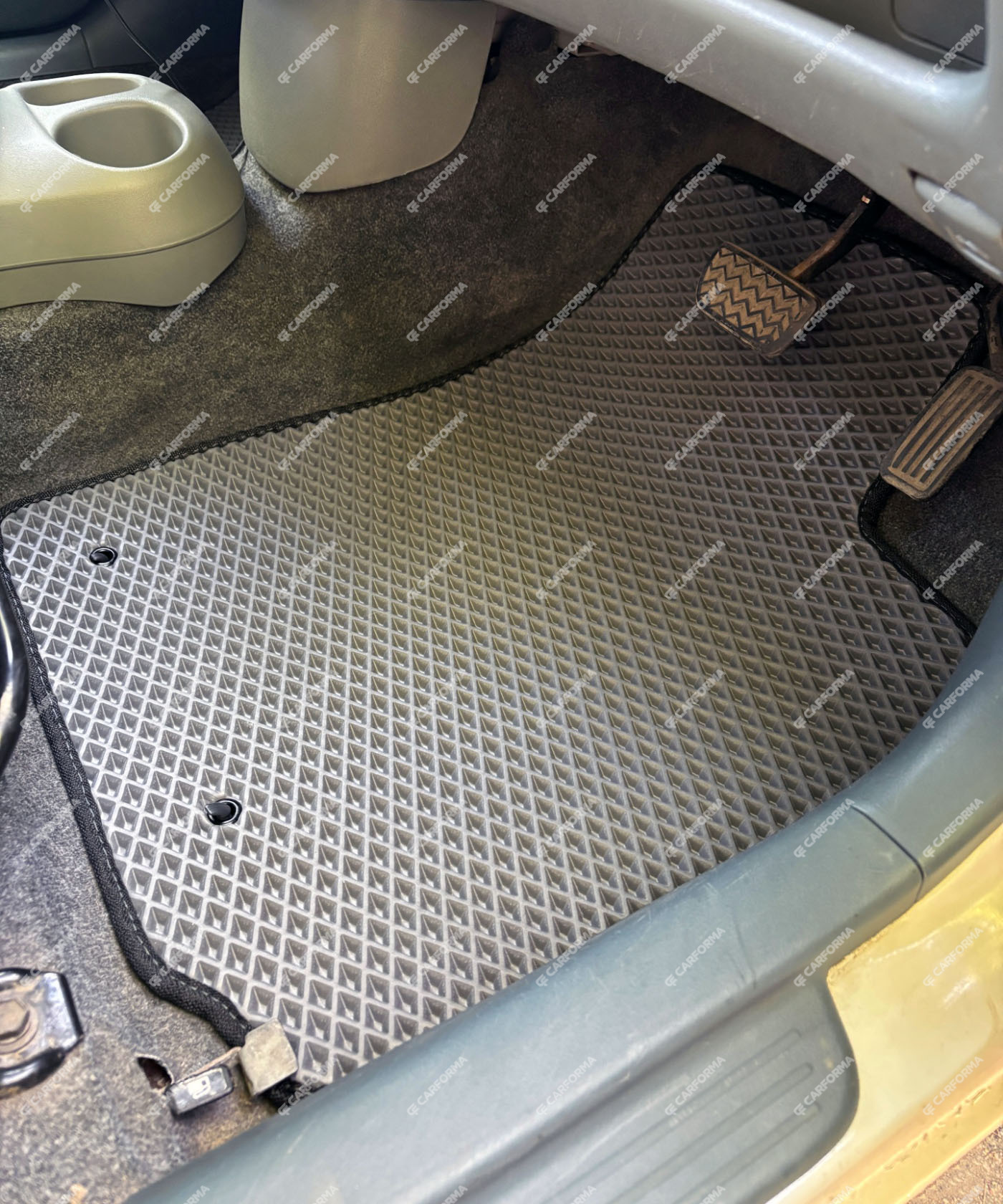 Коврики на Toyota Vitz I 1998&nbsp;-&nbsp;2005 в Владивостоке