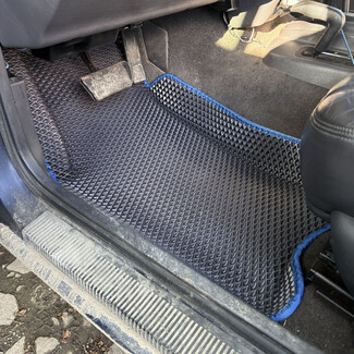 Коврики на Jeep Grand Cherokee (ZJ) 1992 - 1999 в Владивостоке Коврики на Jeep Grand Cherokee (ZJ) 1992 - 1999 в Владивостоке