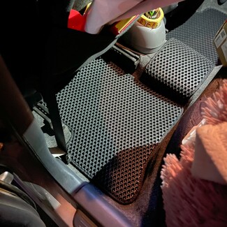 Коврики на Toyota Vitz I 1998 - 2005 в Владивостоке Коврики на Toyota Vitz I 1998 - 2005 в Владивостоке