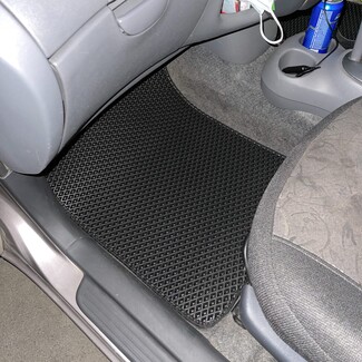 Коврики на Toyota Vitz I 1998 - 2005 в Владивостоке Коврики на Toyota Vitz I 1998 - 2005 в Владивостоке