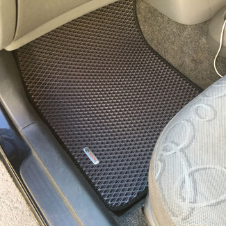 Коврики на Toyota Vitz I 1998 - 2005 в Владивостоке Коврики на Toyota Vitz I 1998 - 2005 в Владивостоке